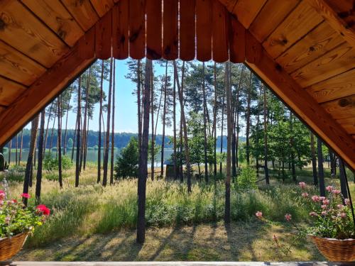 Imagen de la galería de Pod Czarnym Dzięciołem - dom z widokiem i prywatną balią, en Mazówki