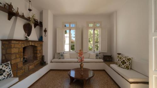 Gallery image of Ivi Beach Front Villa, Leros in Vromolithos