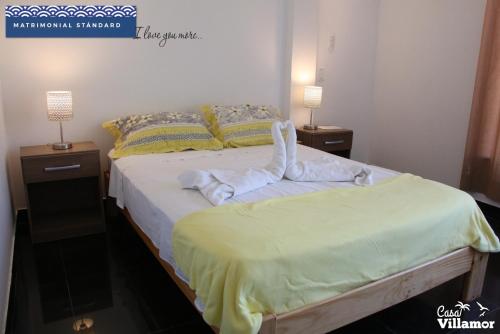 a bedroom with a bed with towels on it at Casa Villamor in Máncora