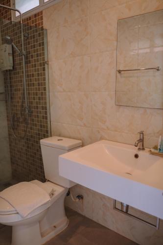 Ванная комната в Chaolao Tosang Beach Hotel