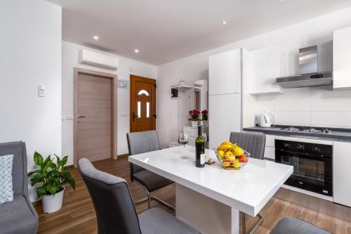 Kuchyň nebo kuchyňský kout v ubytování Apartman Palada
