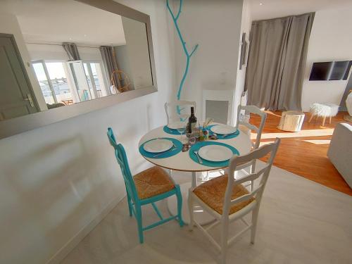 Μια τηλεόραση ή/και κέντρο ψυχαγωγίας στο HAMAC - vue mer - 100M PLAGE