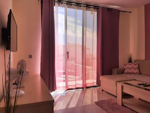 Bright and quiet apartment with ocean view