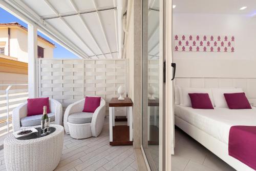 Postel nebo postele na pokoji v ubytování Hotel Tasso Suites & Spa