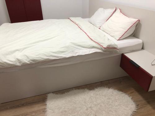 Posteľ alebo postele v izbe v ubytovaní Skyline Snagov Lake Apartments - Club Lac Snagov