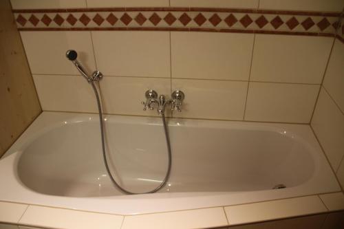 Un baño de Alpen Appartements Zauchensee