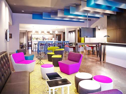 Ibis Styles Liverpool Centre Dale Street - Cavern Quarter tesisinde lounge veya bar alanı