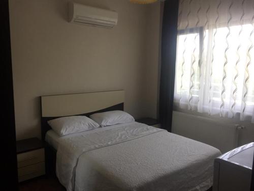 Una cama o camas en una habitación de Thermal Aydın Hotel