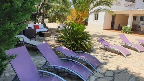 Fotografia z galérie ubytovania Near the beach, 8 bedrooms, sleeps 22, Jacuzzi, Full AC, BBQ, 2 kitchens, 2 dishwashers, fast internet, ping pong, cars not necessary v destinácii Les tres Cales