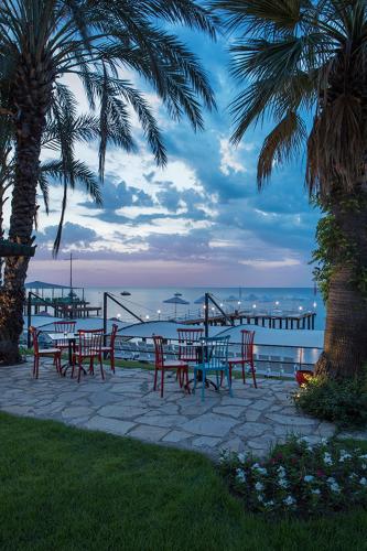 a group of tables and chairs in front of the ocean at Grand Ring Hotel in Beldibi