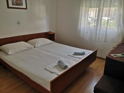 Un pat sau paturi într-o cameră la Bellavista bed and breakfast