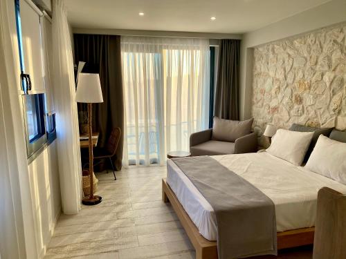 Ένα ή περισσότερα κρεβάτια σε δωμάτιο στο Kali Thea Suites