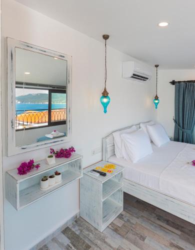 Una cama o camas en una habitación de Payam Hotel