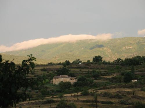 Uma vista geral da montanha ou uma vista da montanha a partir do alojamento de turismo rural