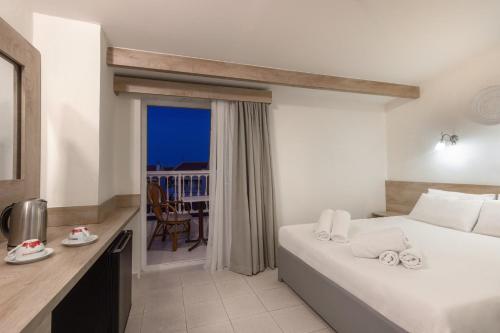Tempat tidur dalam kamar di Hotel Odysseas
