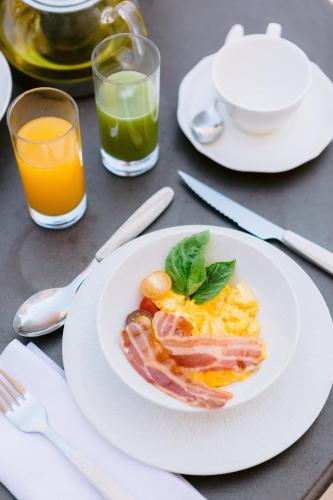 Jídlo v hotelu nebo okolí