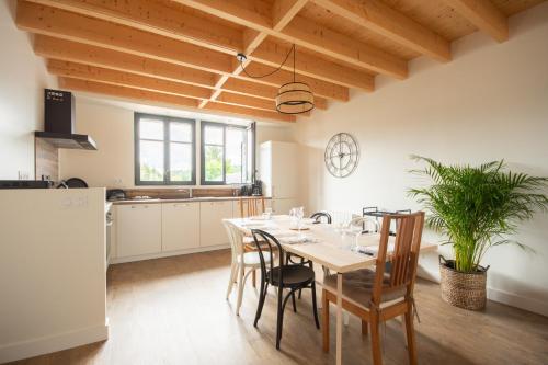 a kitchen and dining room with a table and chairs at La Parenthèse Honfleuraise bis in Honfleur