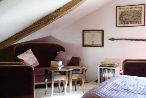 a living room with a couch and a table at Maison de vacances Gers in Manciet