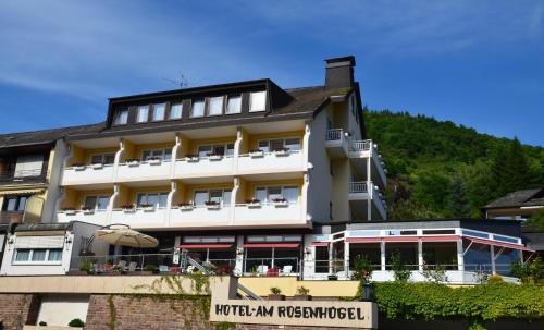 a hotel with a mountain in the background at Flair Hotel am Rosenhügel - Garni in Cochem