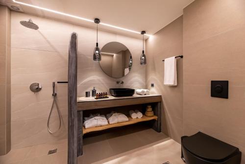 Gallery image of Neoma Luxury Suites in Karterados