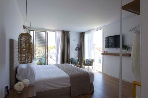 May Altafulla Beach Boutique Hotel — Photo of the whole room