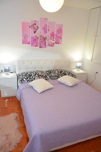 En eller flere senge i et værelse på Ivan & Niko