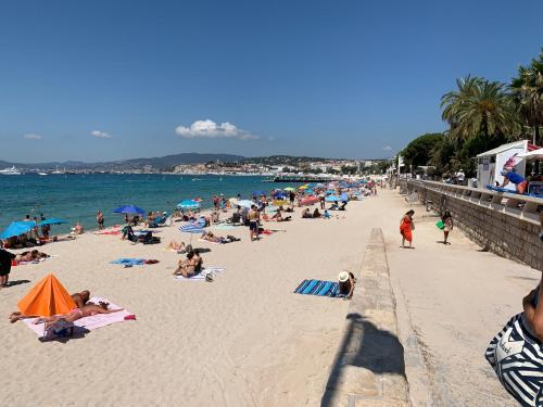 Cannes Centre, T2 moderne rénové, balcon clim&Wifi