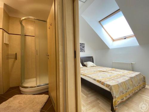 Koupelna v ubytování Downtown Gozsdu Vibe Apartments