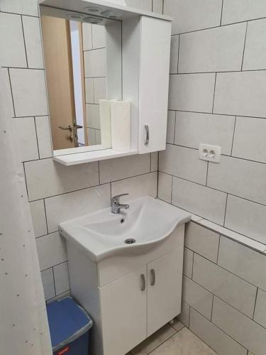 a white bathroom with a sink and a mirror at Aldi 2 in Pula