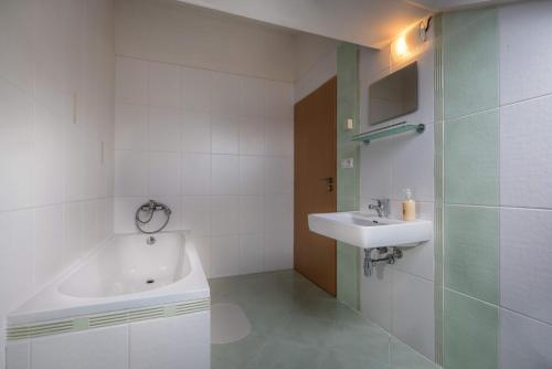 Koupelna v ubytování Maravar - Pivný Wellness Adults Only