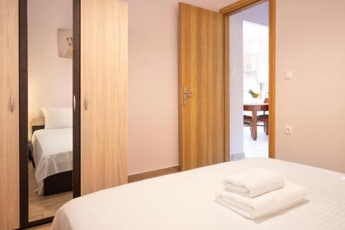 Cama ou camas em um quarto em Villa Fotini