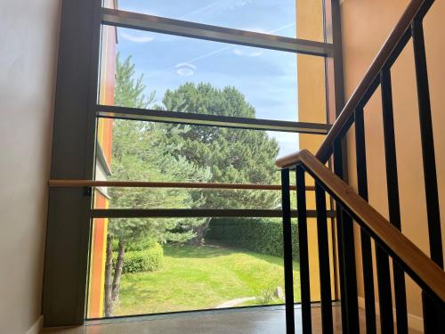 a window with a view of a green yard at Haus 54 in Zingst