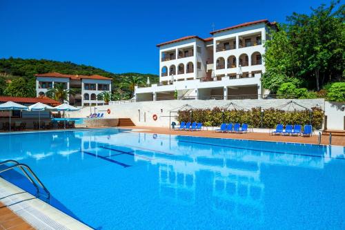 Bazén v ubytování Xenios Theoxenia Hotel nebo v jeho okolí