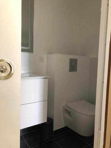 Ένα μπάνιο στο Chambre indépendante au Manoir de la Célinais côté jardin
