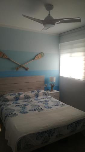 a bedroom with a bed and a ceiling fan at SUN&BEACH Moncofar in Moncófar
