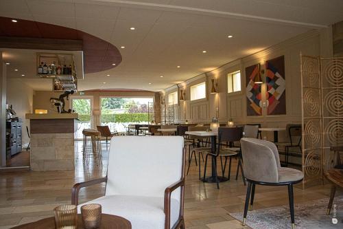 Posedenie v ubytovaní Logis Hôtel & Restaurant - Le Relais de Montigny