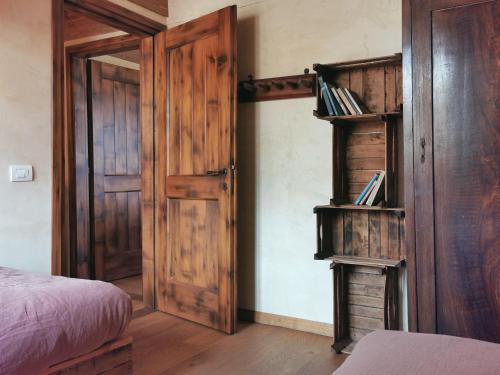 a bedroom with a bed and a wooden door at Oasi Galbusera Bianca in Rovagnate