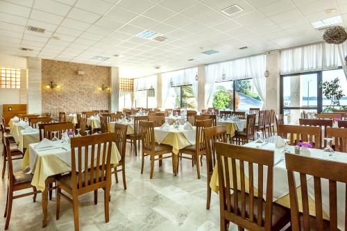 Restoran või mõni muu söögikoht majutusasutuses Xenios Theoxenia Hotel