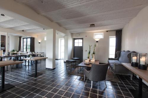 a dining room with tables and chairs and a room with tables and chairs at B&B Louis1924 in Dilbeek