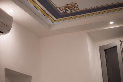 a room with a coffered ceiling and a door at Bon'appart in Ajaccio