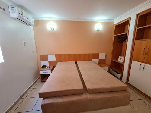 a bedroom with a bed in a room at diRoma Fiori - Apartamentos JN in Caldas Novas