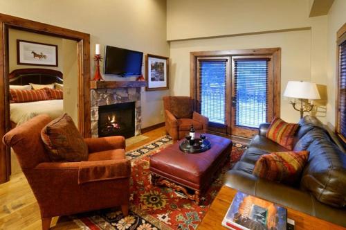 a living room with a couch and a fireplace at Innsbruck Aspen, Deluxe One-Bedroom Junior Suite 01 w/ Hot tub, Centrally located in Aspen