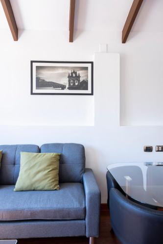 a living room with a blue couch and a table at Hostal & Apartments El Triunfo in Cusco