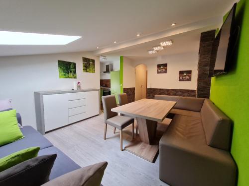 Un lugar para sentarse en Ferienwohnung Sevim