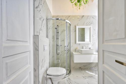 Bilik mandi di Collins Emerald Center