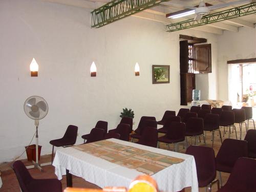 a room with a table and chairs in a room at Casa Hotel Guaracú in Santa Fe de Antioquia