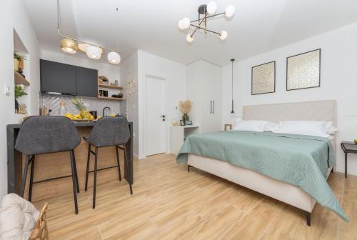Studio apartment Bianco, near beach, free parking, Wi-Fi