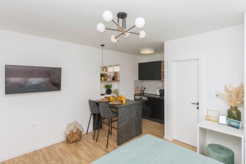 Studio apartment Bianco, near beach, free parking, Wi-Fi