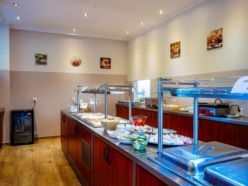 a buffet line in a restaurant with food at Pensjonat Markus in Przesieka