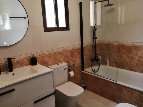Koupelna v ubytování Bonita casa con piscina privada